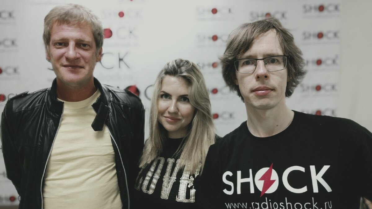 Никита Козлов ("СегодняНочью") не курил сигарет, да и кофе не пил - в день его прихода кофе на студии внезапно закончился.