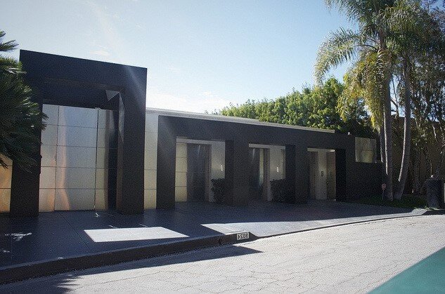 Гараж в доме Киану Ривза