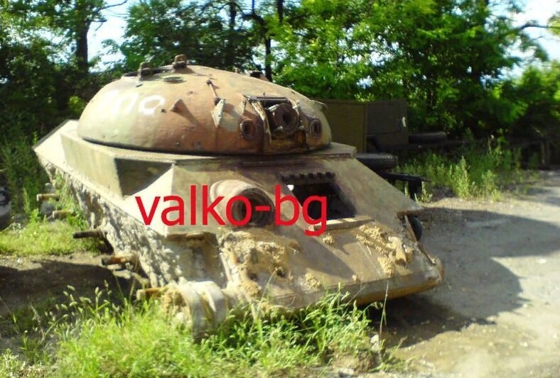 Хорошо видна увеличенная подбашенная коробка.