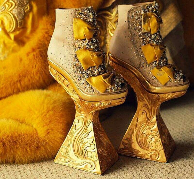 Look at these shoes. Guo Pei от Кутюр обувь. Китайские туфли. Обувь китайского императора. Китайские ботинки.