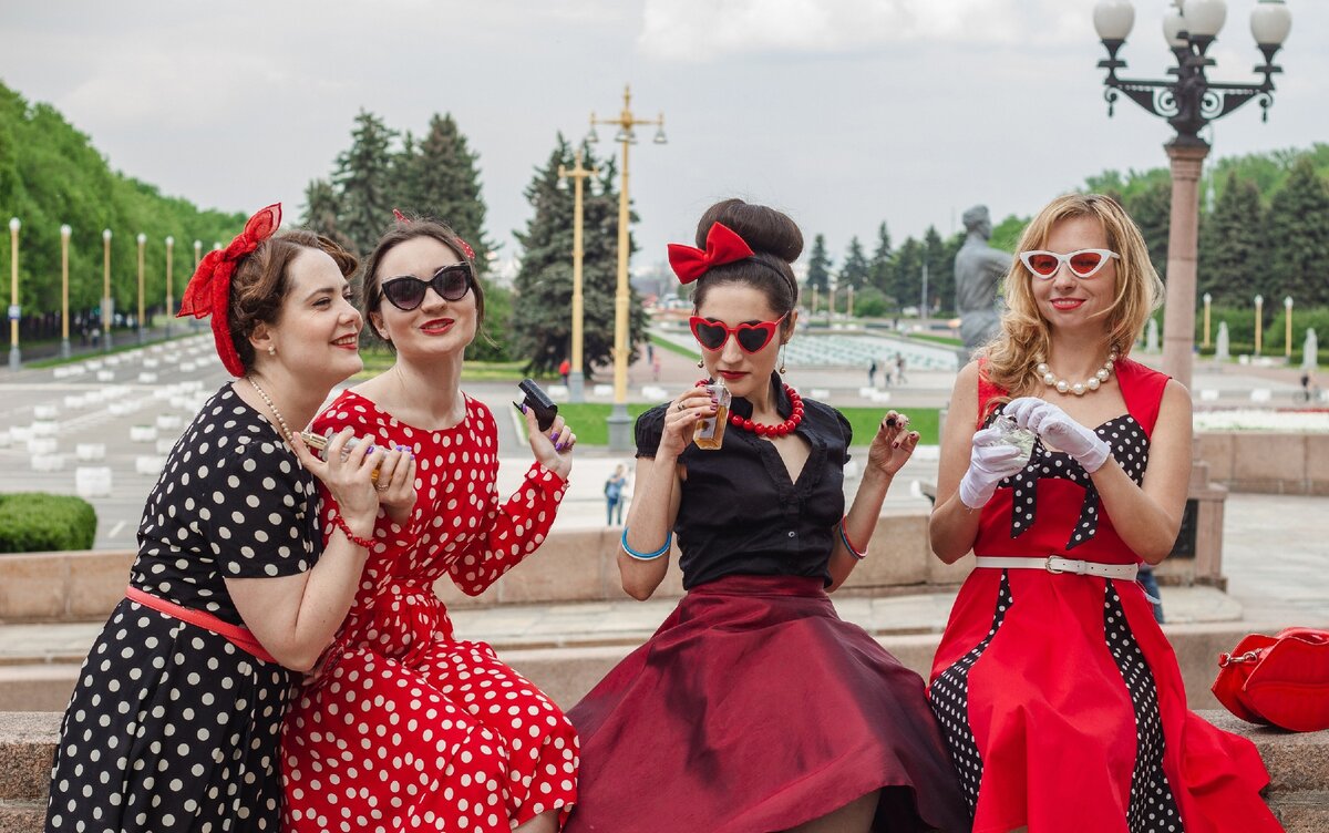 Фотозона Стиляги. Купить фотозону в ретро стиле стиляг в Москве