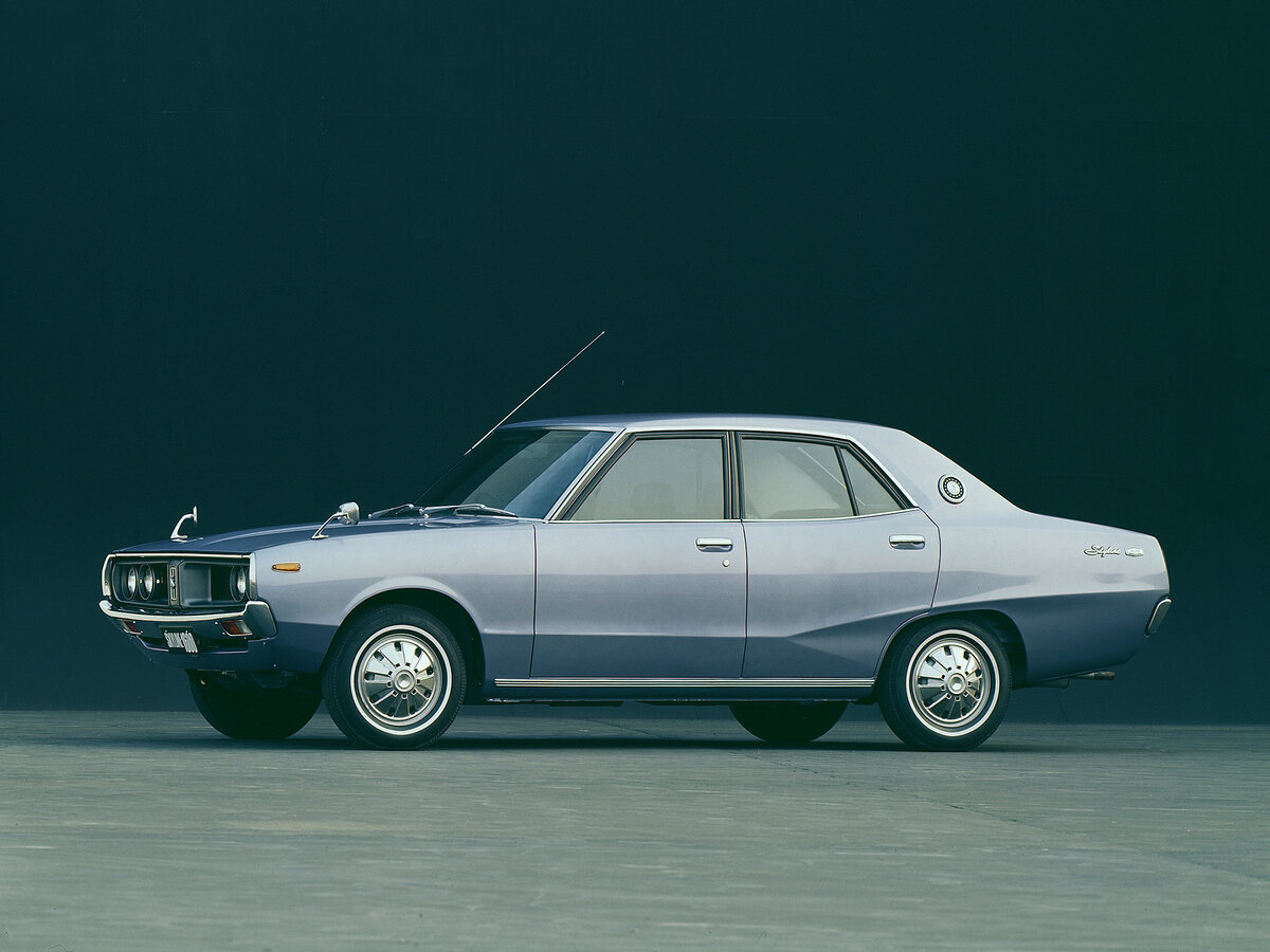 Nissan Skyline 1600 Deluxe Sedan 1972–1975 