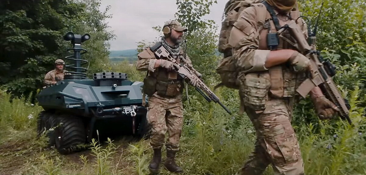 Робот Mission Master с с блоком камер на мачте. источник: Rheinmetall Defence