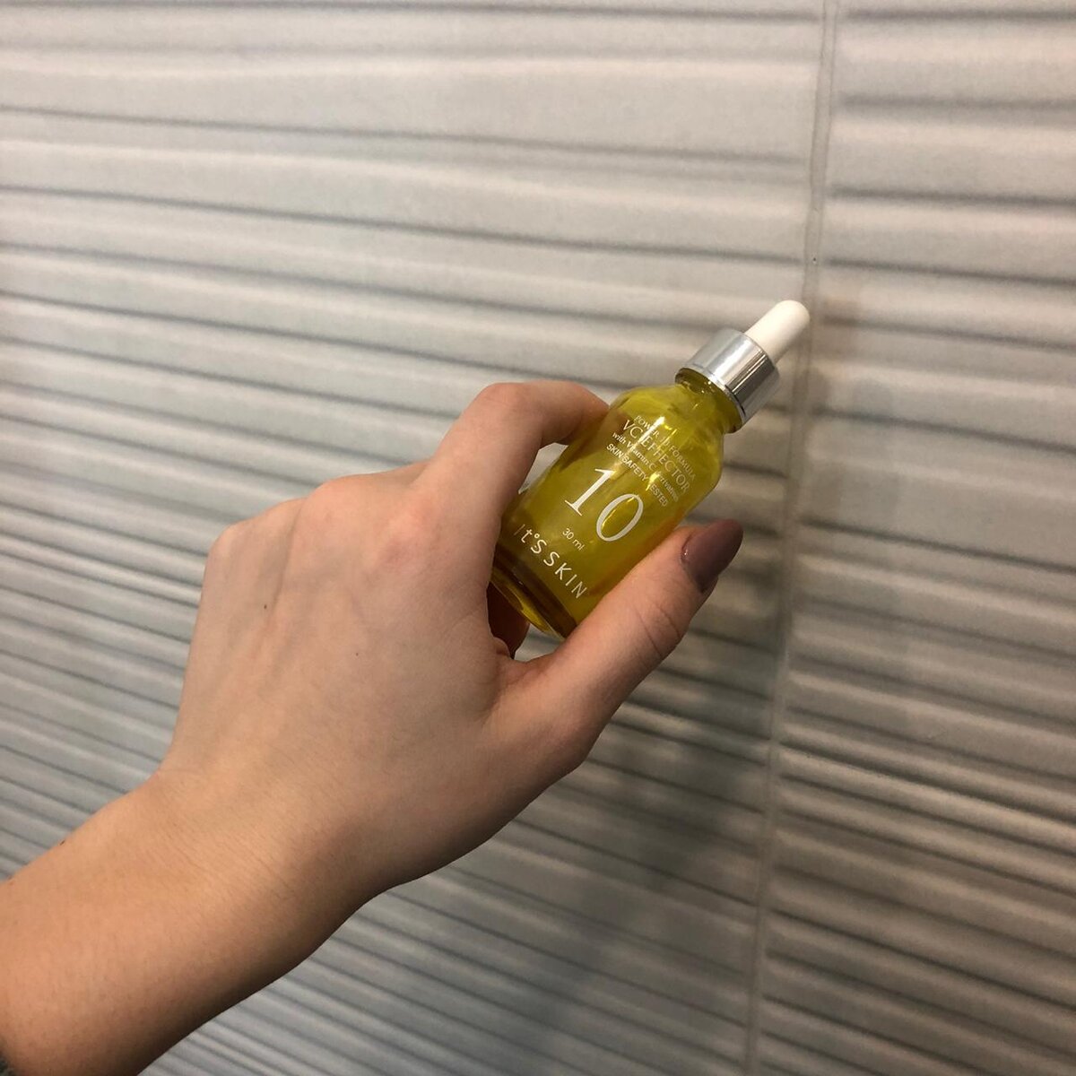  Сначала, когда я взяла бутылочку 30 мл в руки, мне показалось что это очень дорого за такой маленький объем  🤯  но расход оказался минимальный.