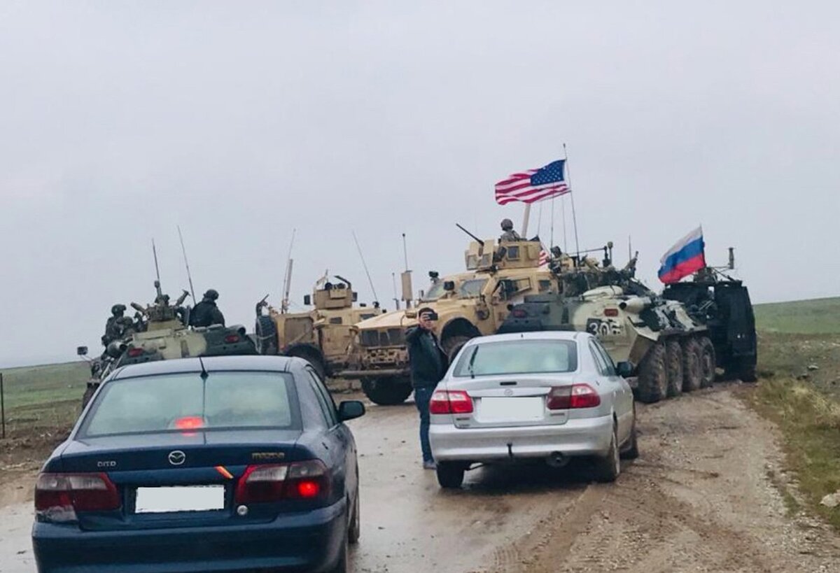 Военные патрули РФ и США. Фото из открытых источников.