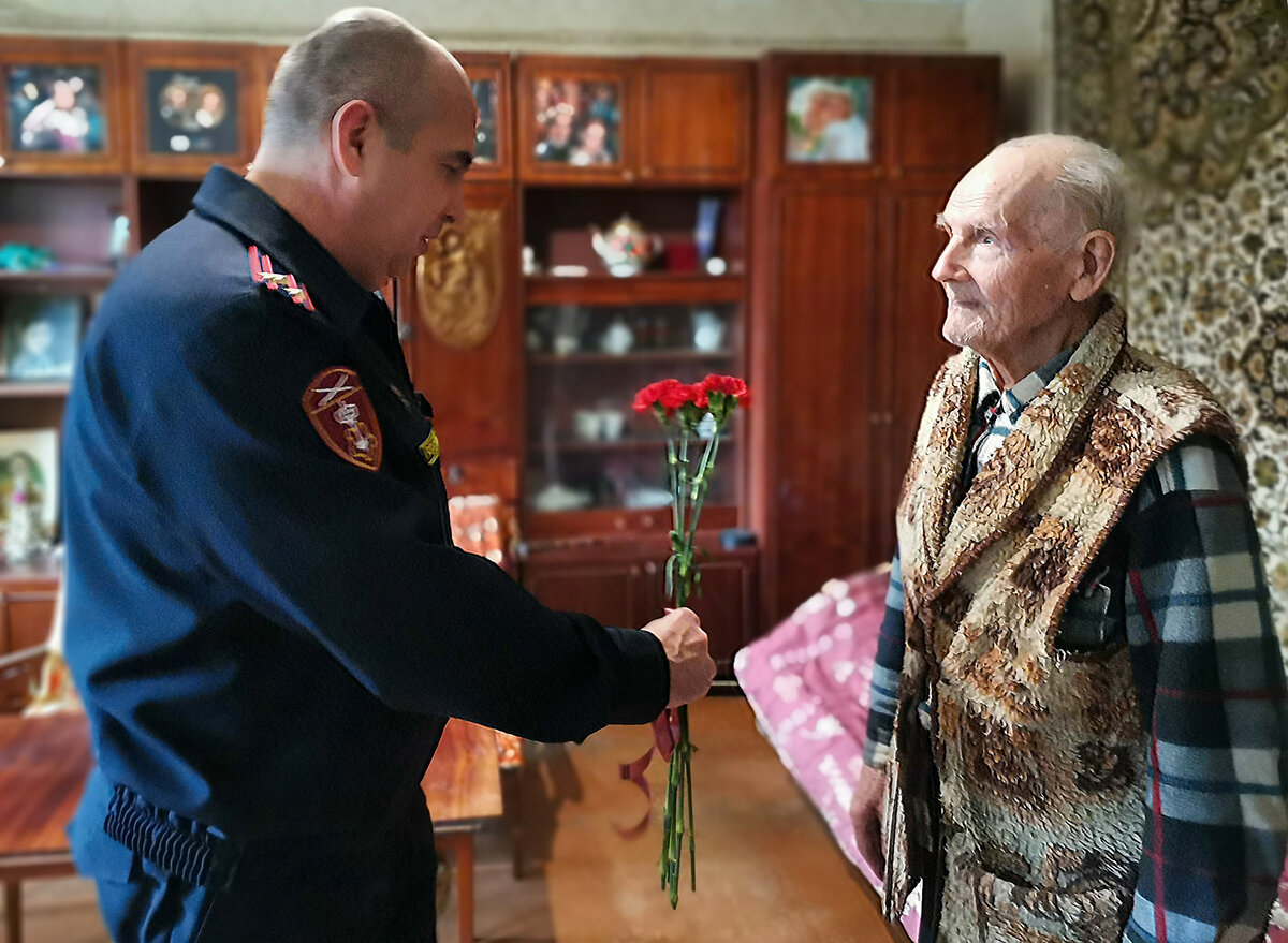 На Кубани росгвардейцы поздравили ветеранов Великой Отечественной войны с  Днем защитника Отечества | Росгвардия. Краснодарский край | Дзен