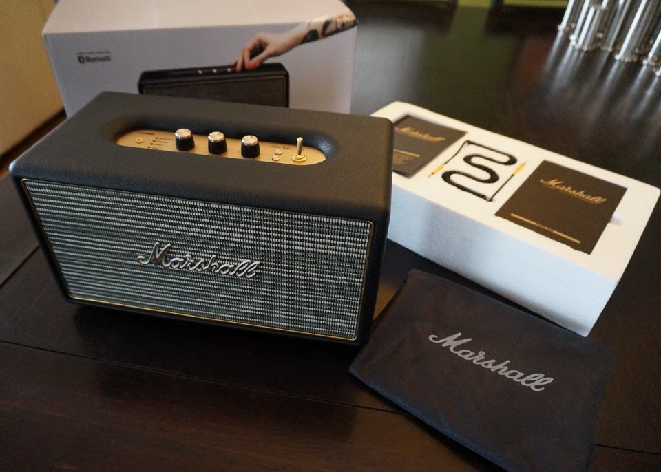 В комплект поставки входит очень интересный провод MiniJack3.5- MiniJack3.5, напоминающий старый телефонный провод