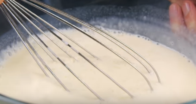 Просто смешайте молоко с кефиром! Эту Масленицу Вы запомните надолго!