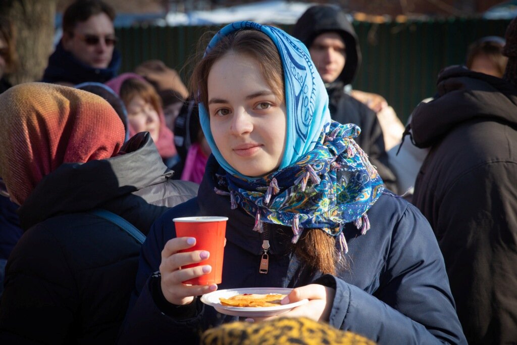  В храме в честь иконы Божией Матери «Отрада и Утешение» на Каховке прошел приходской праздник. Прихожане проводили Масленицу и отметили пятилетие детской воскресной школы.-2