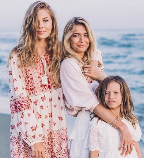 Вера Брежнева и ее дочери