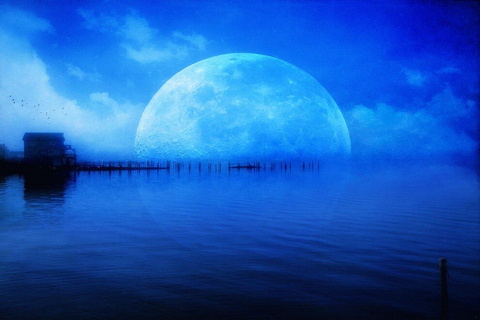 Blue moon. Once in a Blue Moon. Once in a Blue Moon idiom. Однажды на голубой Луне. 7. Once in a Blue Moon.