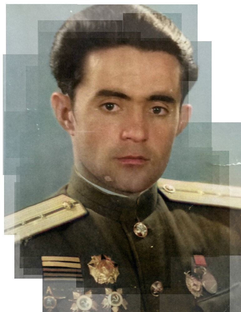 Гвардии капитан В. Д. Фисатиди (1944). Немецкое военное командование установило награду в размере 50 тыс. марок (за живого) и 25 тыс. марок (за мертвого) тому, кто поймает «аса разведки», «грозу фрицев», «коршуна» Василия Фисатиди. В «Красной звезде» от 16 июня 1944 г. писали: «Сотни раз Василий Фисатиди проникал во вражеский тыл. Гитлеровцы устраивали специальные засады, чтобы поймать отважного воина, но он оставался неуловим». Фото: hecucenter.ru
