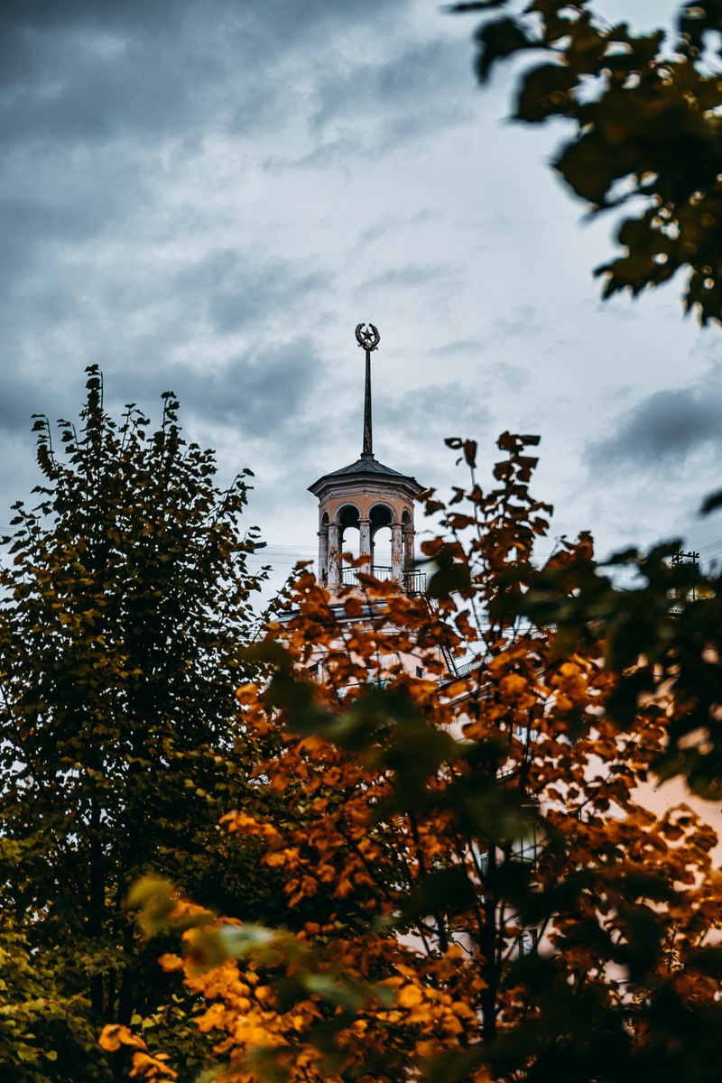 Башня рядом с центральной площадью