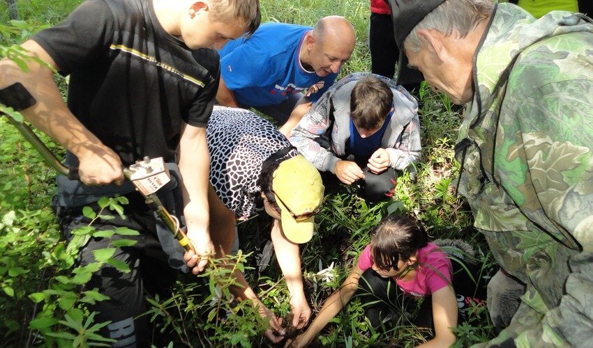 Сахалинские школьники с интересом участвуют в поисковых работах. Фото: архив skr.su