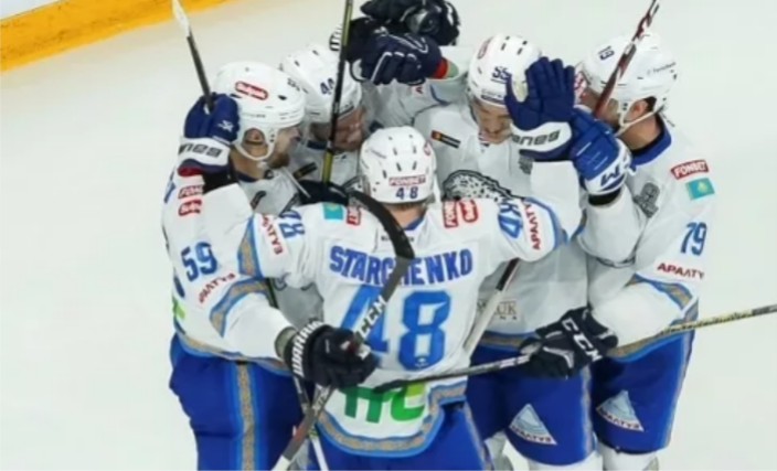 Хоккеисты "Барыса" празднуют выход в плей-офф КХЛ. Фото: khl.ru