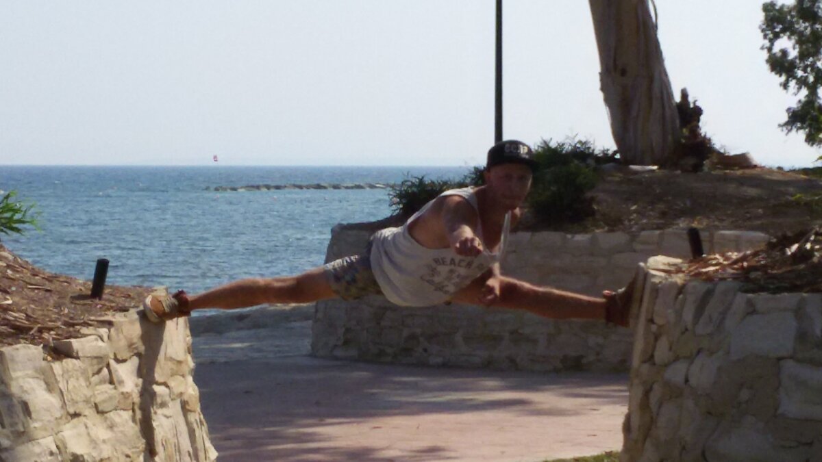 1 шаг. Узнайте у врача есть ли у вас противопоказания. Травмы суставов, связок, мышц. 2 шаг. Будет под следующим постом. 🤗