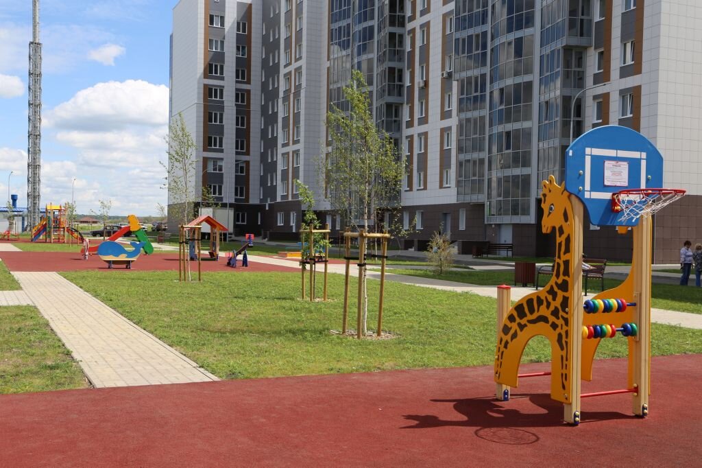 Новый дом, благоустроенный двр, район с развитой инфраструкторой.Фото:предоставлено администрацией Старооскольского округа.