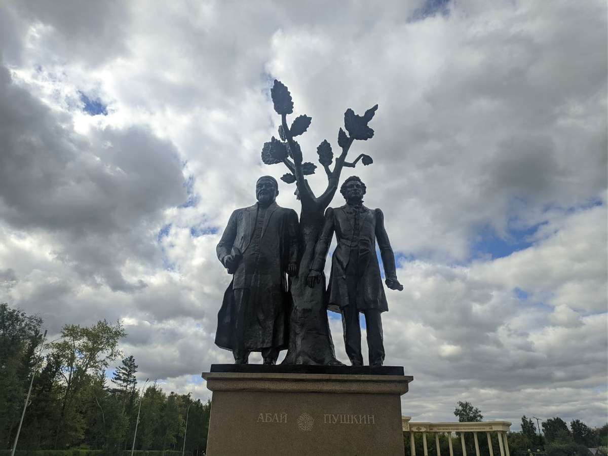 Памятники в петропавловске в казахстане