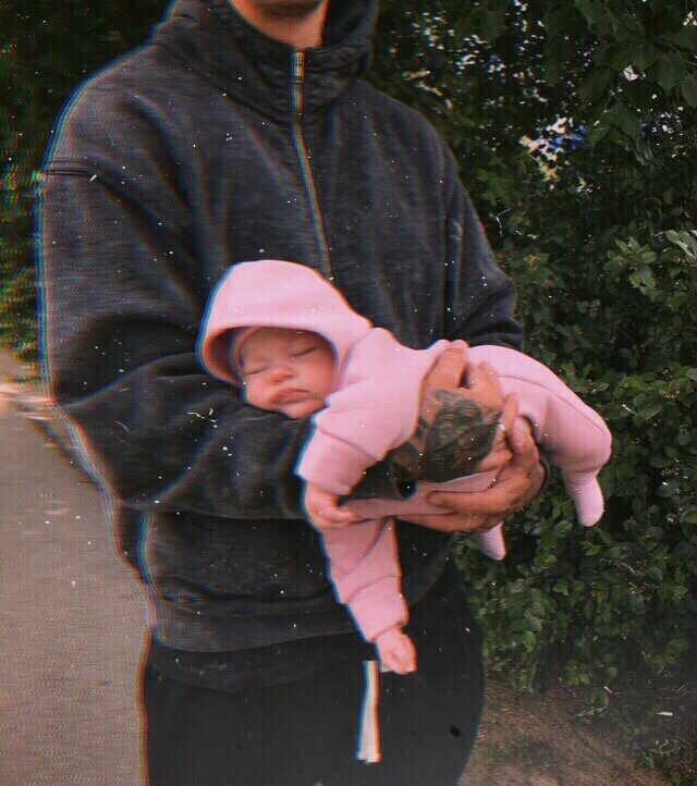 Парни с детьми, кажутся такими мужественными) 