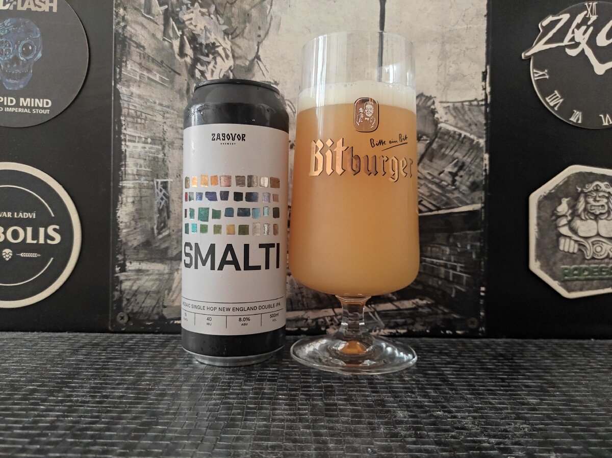 Smalti в бокале Bitburger