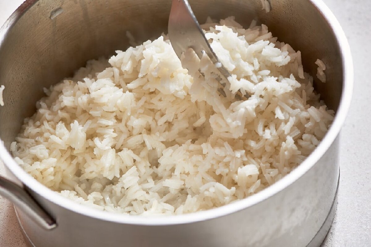 отвариваю рис,остужаю.