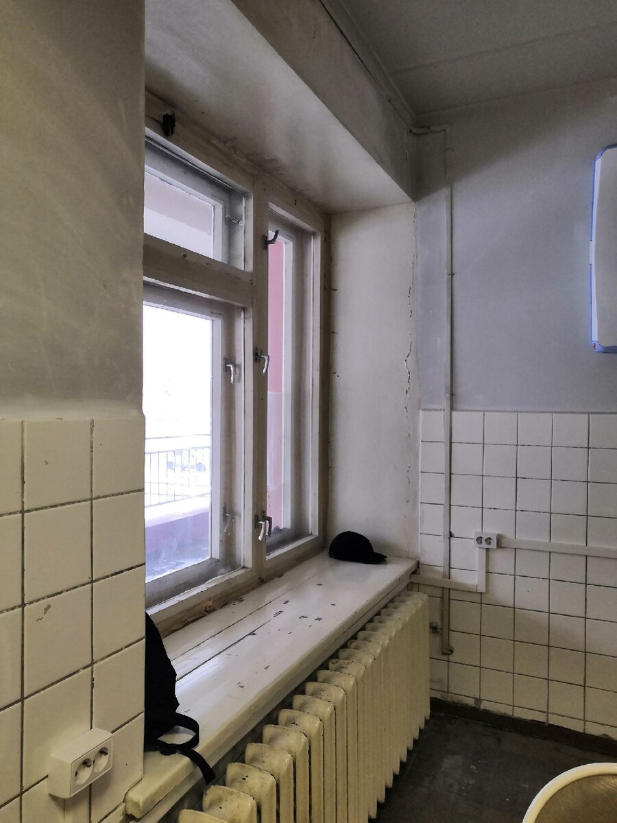 Здесь до меня сидели люди и ждали приема