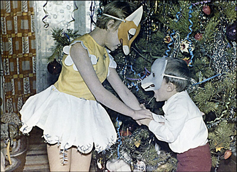 10. Белочка
Третий по популярности костюм для девочек. Обычно «Белочки» были частью неких театрализованных представлений, где им отводилась определённая роль.-2