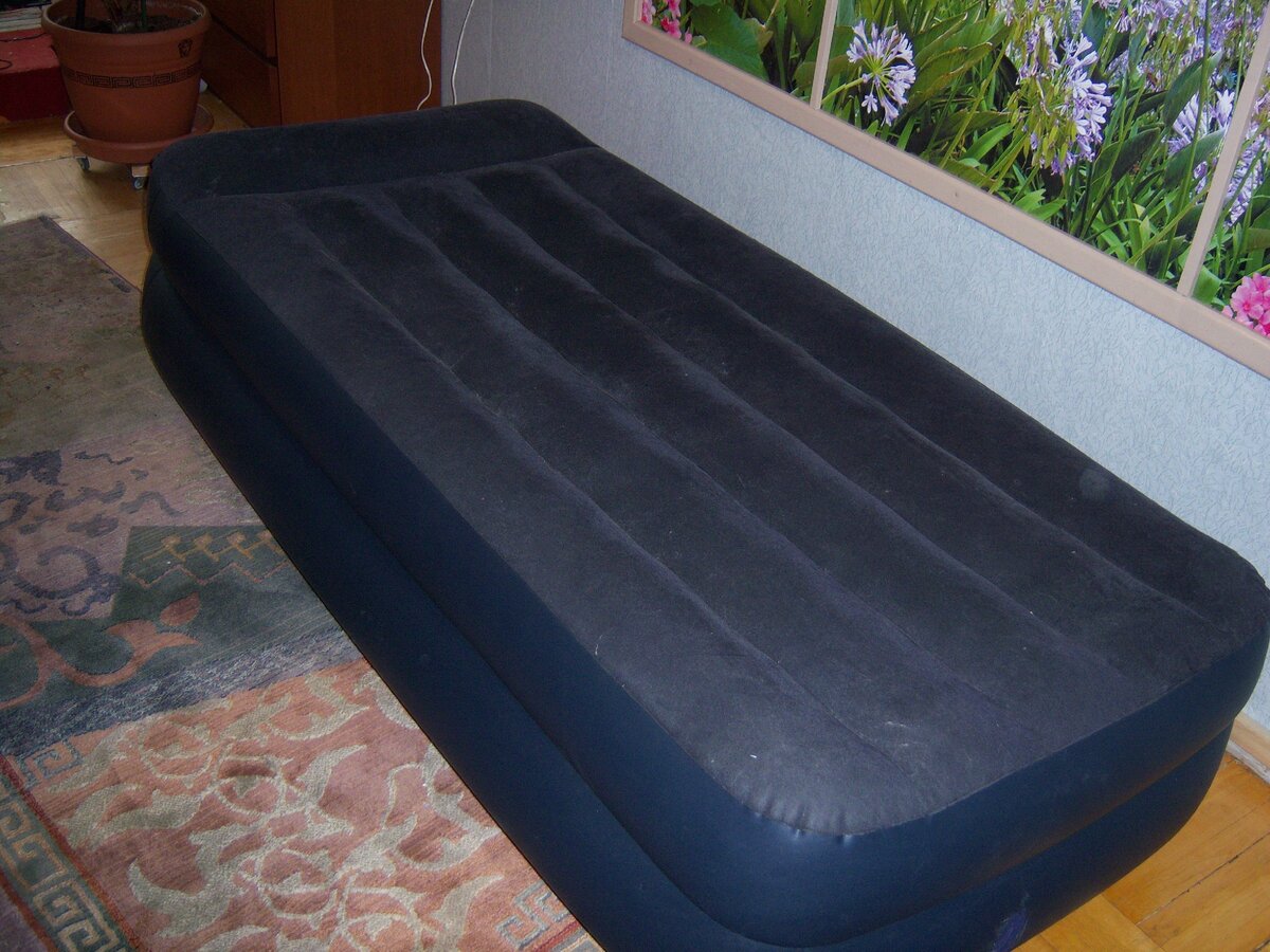 Как заклеить надувной матрас Intex? Ремонт надувных матрасов Intex в домашних условиях