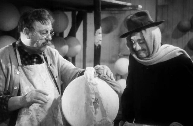 Кадр из фильма "Убийство Деда Мороза" (1941)