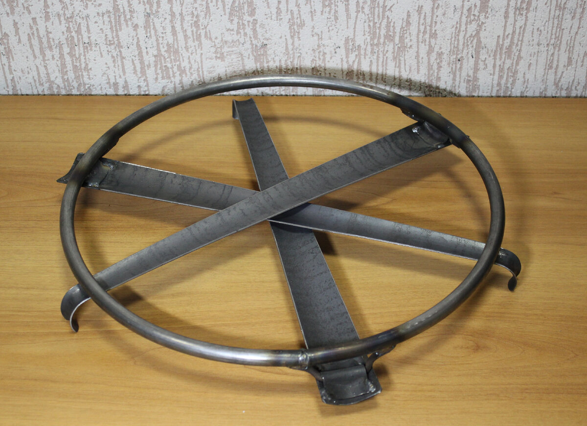 Тренога для казана в собранном виде.