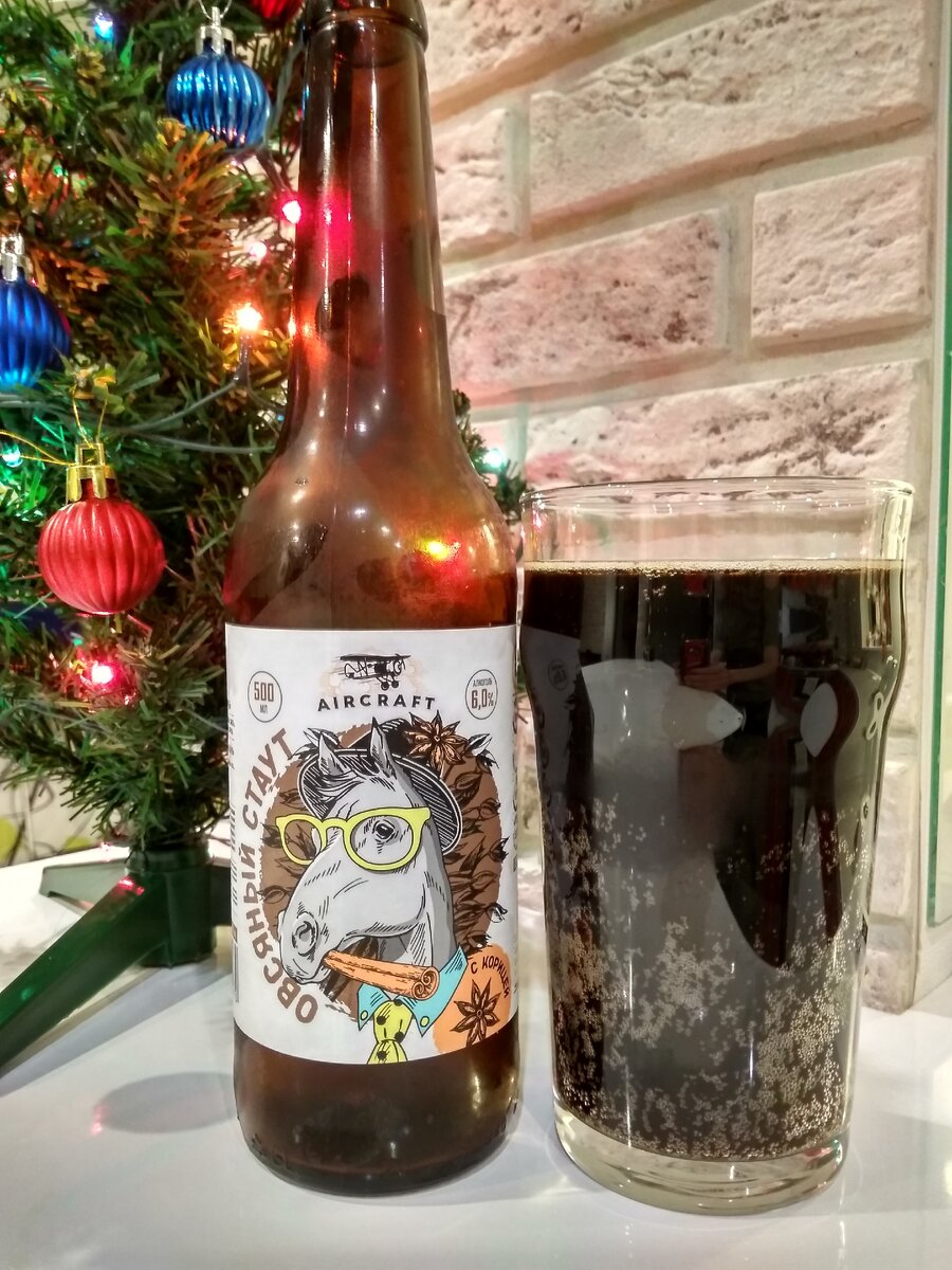 Овсяный стаут с корицей от Aircraft  в бокале