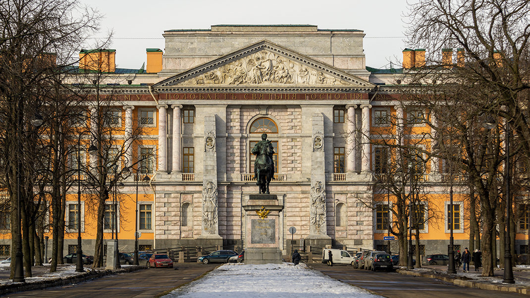 Вид на Михайловский замок