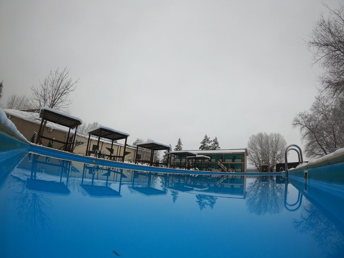 Подогреваемый бассейн Здравницы "Лаго-Наки". Плавать можно даже зимой!