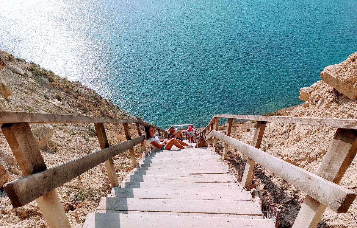 Спуск 400 ступеней к морю