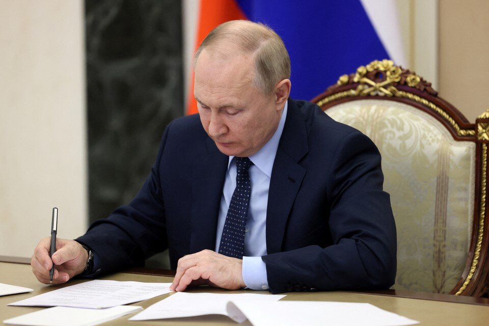     Владимир Путин  REUTERS
