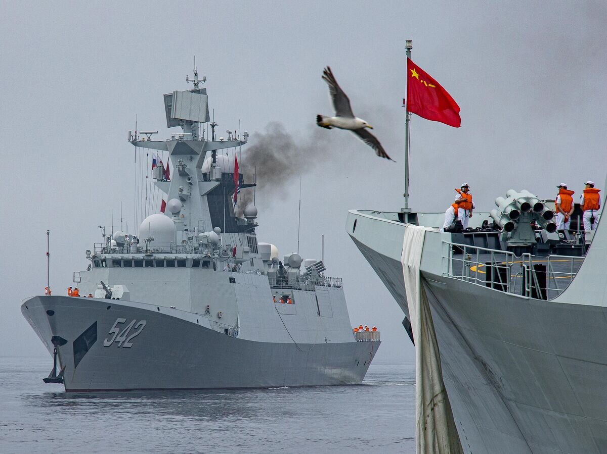    Корабли ВМС НОАК в порту Владивостока© РИА Новости / Елена Копылова