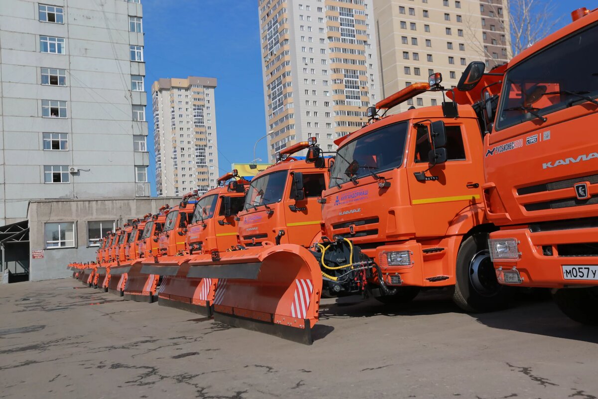 Новосибирск закупил более 50 новых спецмашин для уборки города | НДН.ИНФО |  Дзен