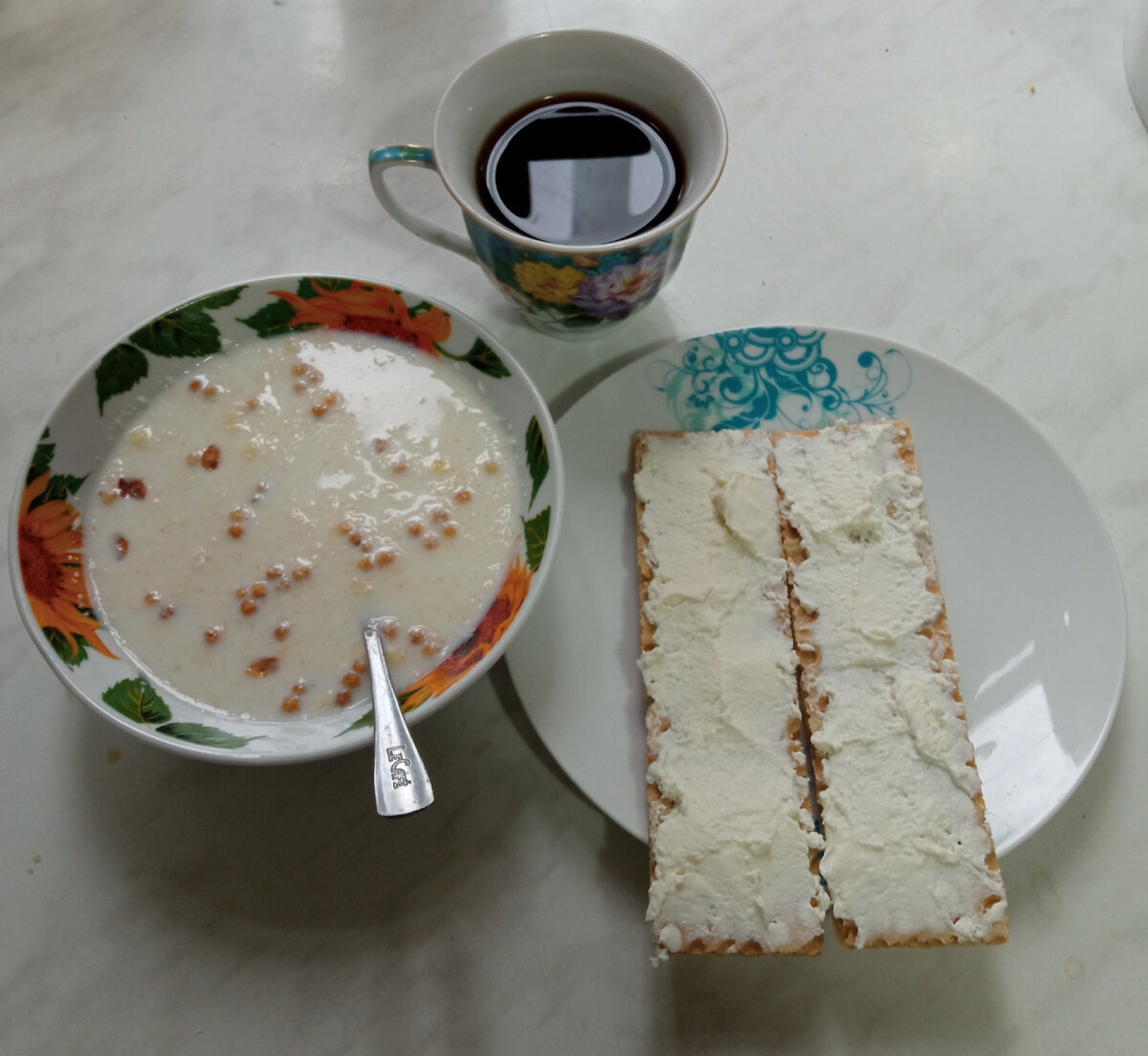 Завтрак гранола манго-ананас-48гр., молоко 2,5 %-195гр., хлебцы  вафельные  ржаные-9гр., сыр творожный  30%-44гр. К-370,74         Б-13,72          Ж-13,29          У-47,7.