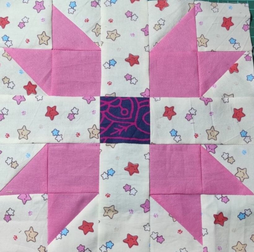 Другая серединка и цветок уже выглядит совсем иначе.