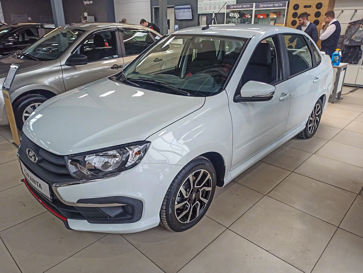 Новая Лада Гранта 2023 года выпуска