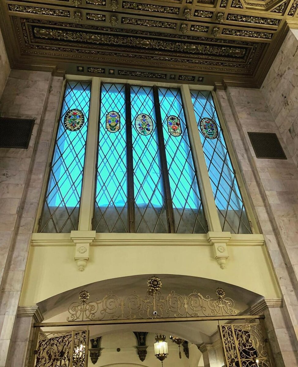 Холл гостиницы Ленинградская © "Покажу Москву"