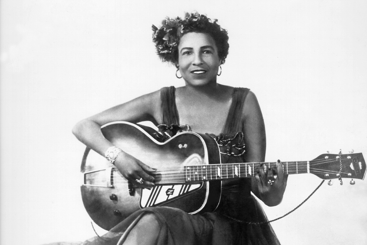 Memphis Minnie с гитарой