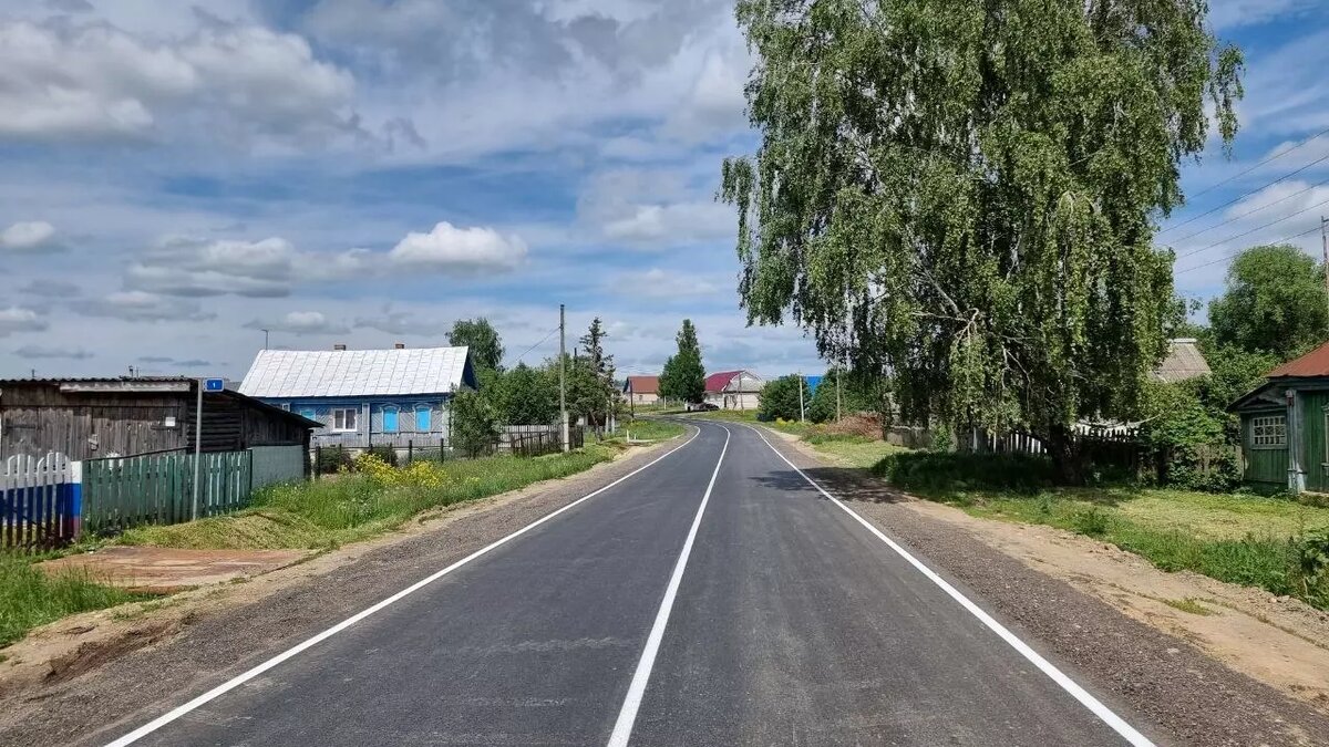     Дороги, которые ведут к двум знаковым туристическим объектам, отремонтировали в Нижегородской области в 2023 году. Работы проводились в рамках нацпроекта «Безопасные качественные дороги». Об этом сообщили в пресс-службе регионального правительства.
