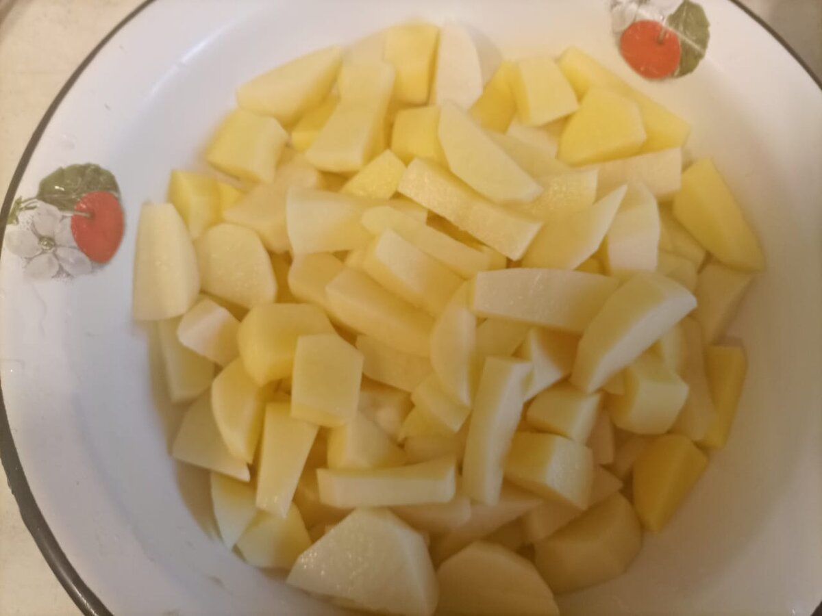 Очищенный картофель.