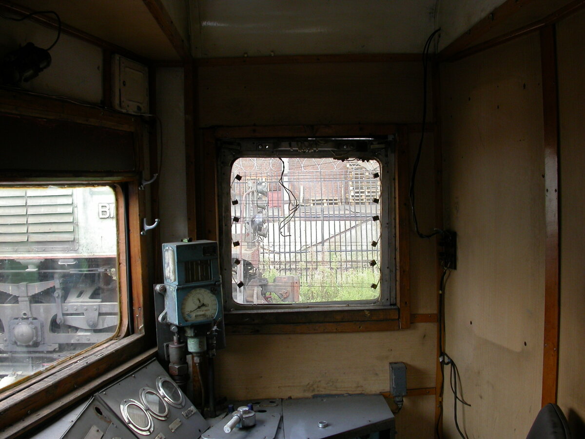 КМ, вид на правую сторону и скоростемер.