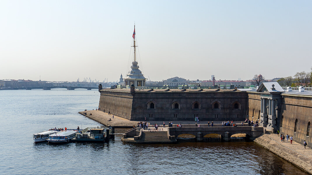 Невская панорама Петропавловской крепости