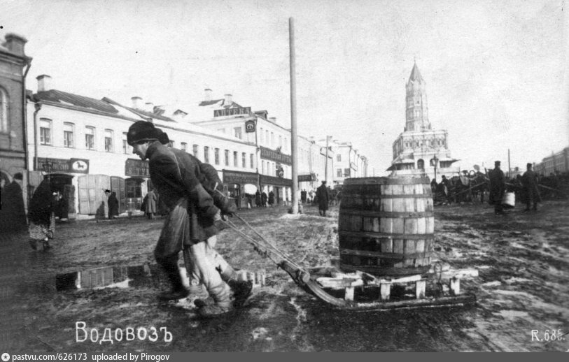 Водовозы на Малой Сухаревской площади в 1890-е