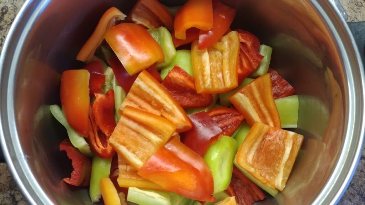 Разноцветные перцы - это красиво! Праздник для глаз.