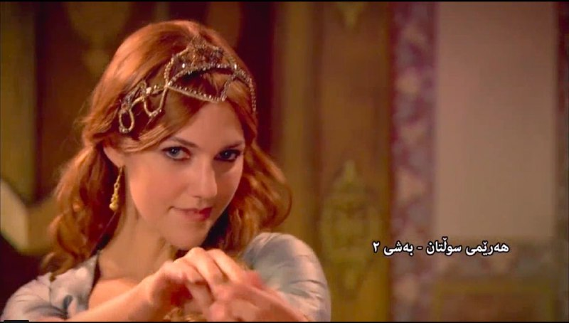  "Она раскинула пальцы веером сразу же, как только утвердили на роль".