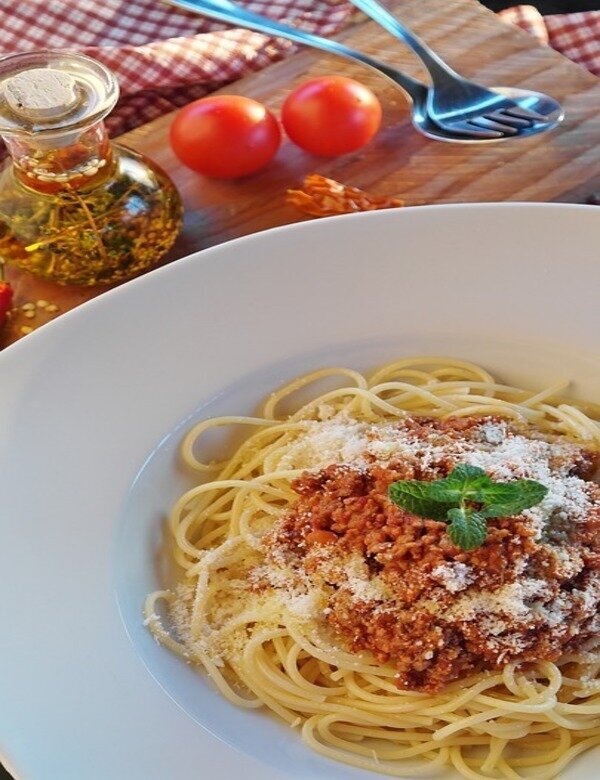 https://cdn.pixabay.com/photo/2017/01/17/17/27/spaghetti-1987509_960_720.jpg